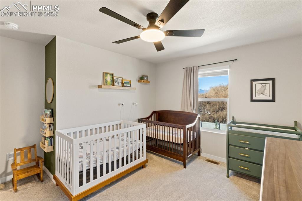 Image 29 of 32: Bedroom