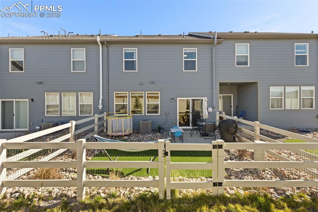 Image 31 of 32: Back of Structure