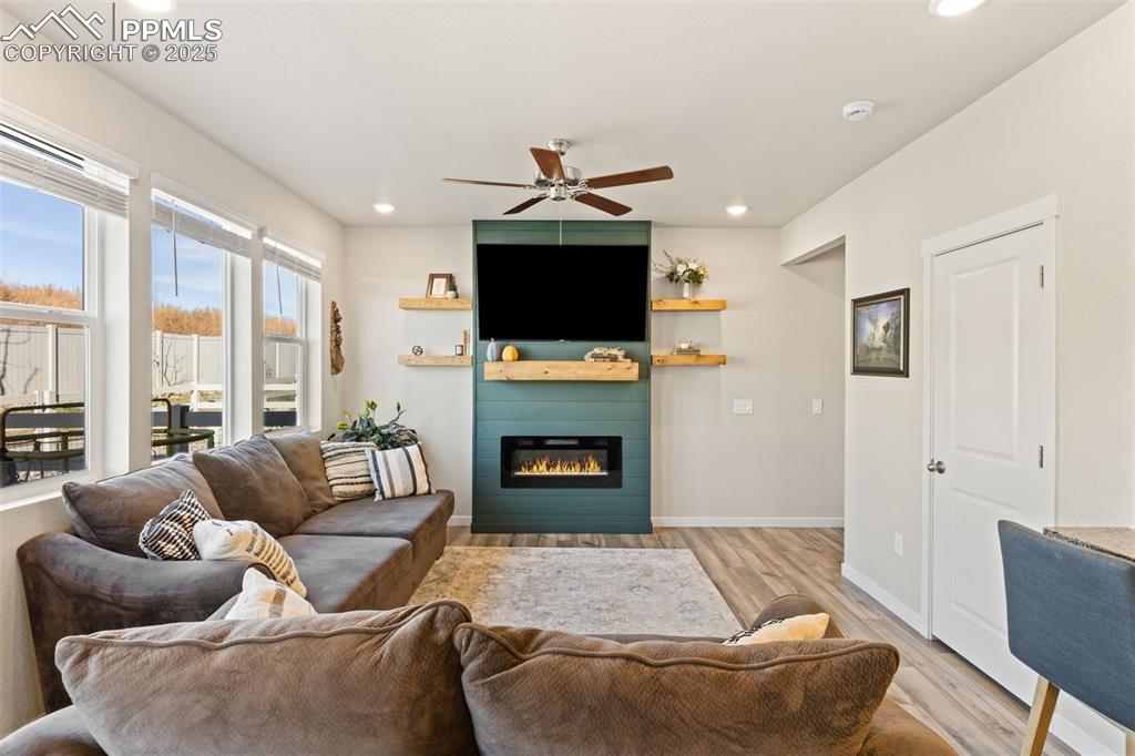 Image 4 of 32: Living Room