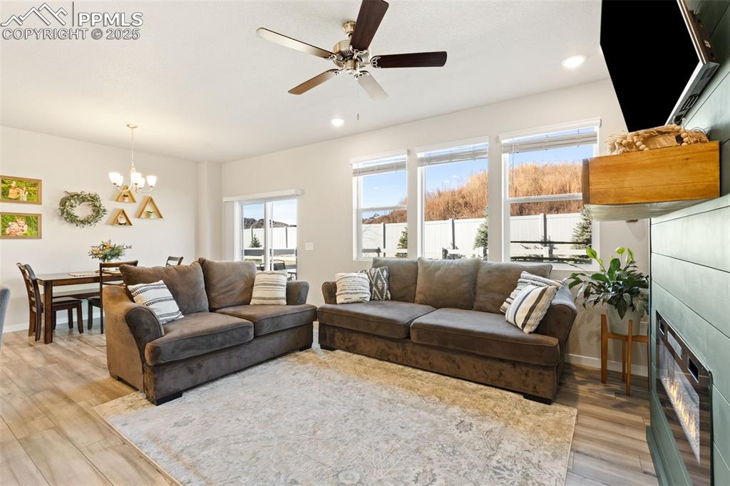 Image 7 of 32: Living Room