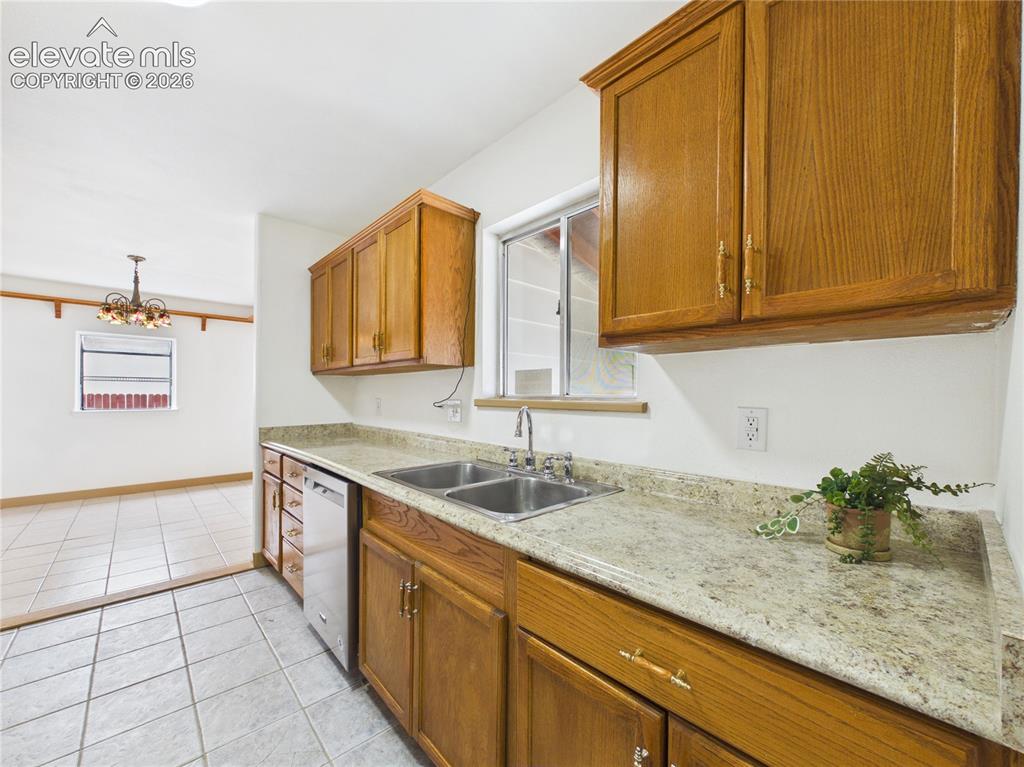 Image 16 of 37: Kitchen