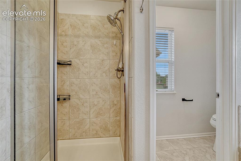 Image 18 of 32: Bathroom