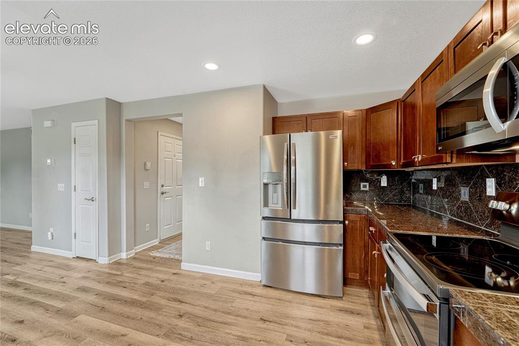 Image 6 of 32: Kitchen
