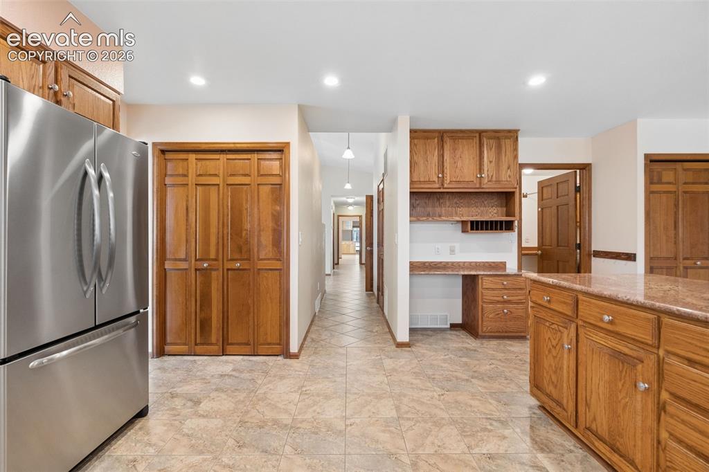 Image 11 of 50: Kitchen