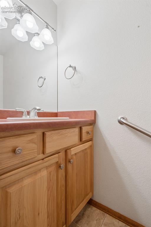 Image 46 of 50: Bathroom