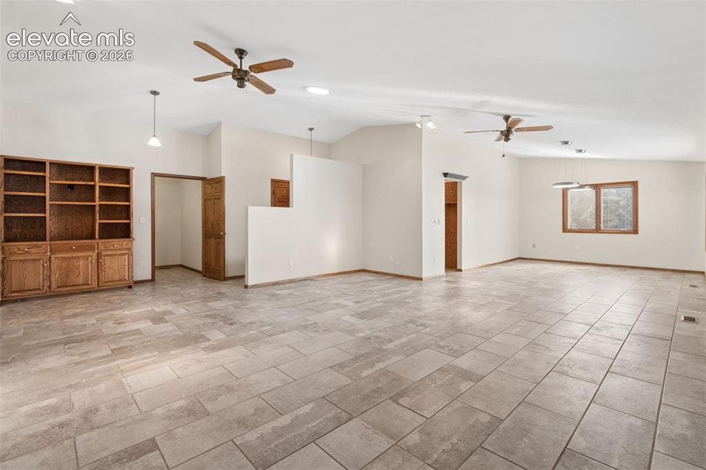 Image 7 of 50: Great Room
