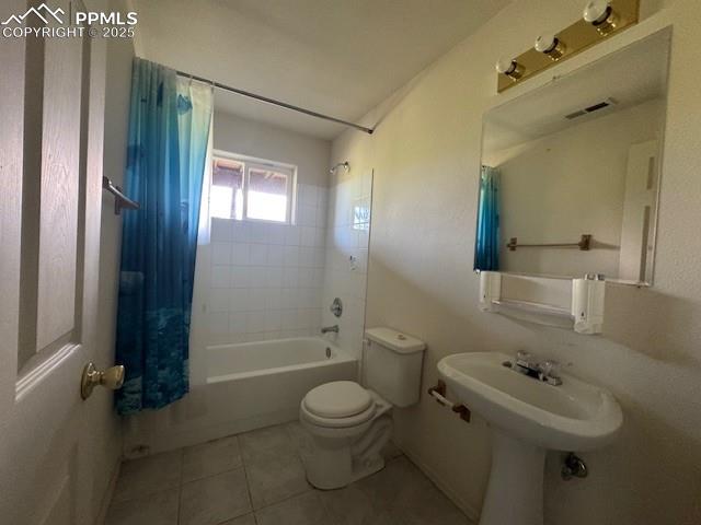 Image 10 of 19: Full bath with shower / bath combo 