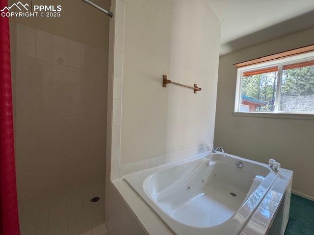 Image 12 of 19: Full bathroom 