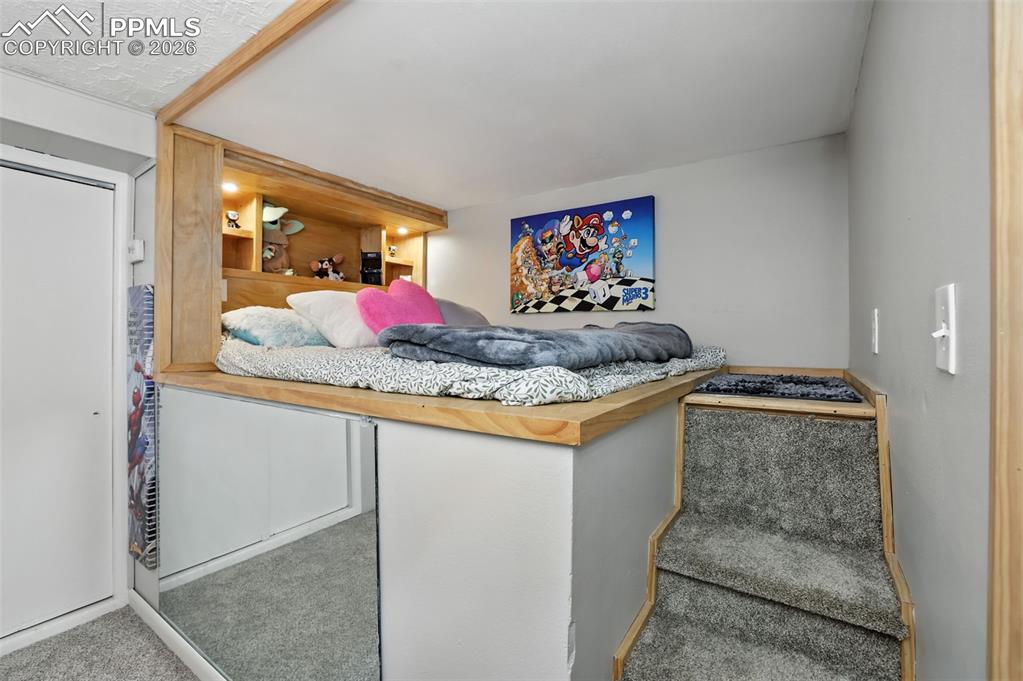 Image 20 of 29: Bedroom