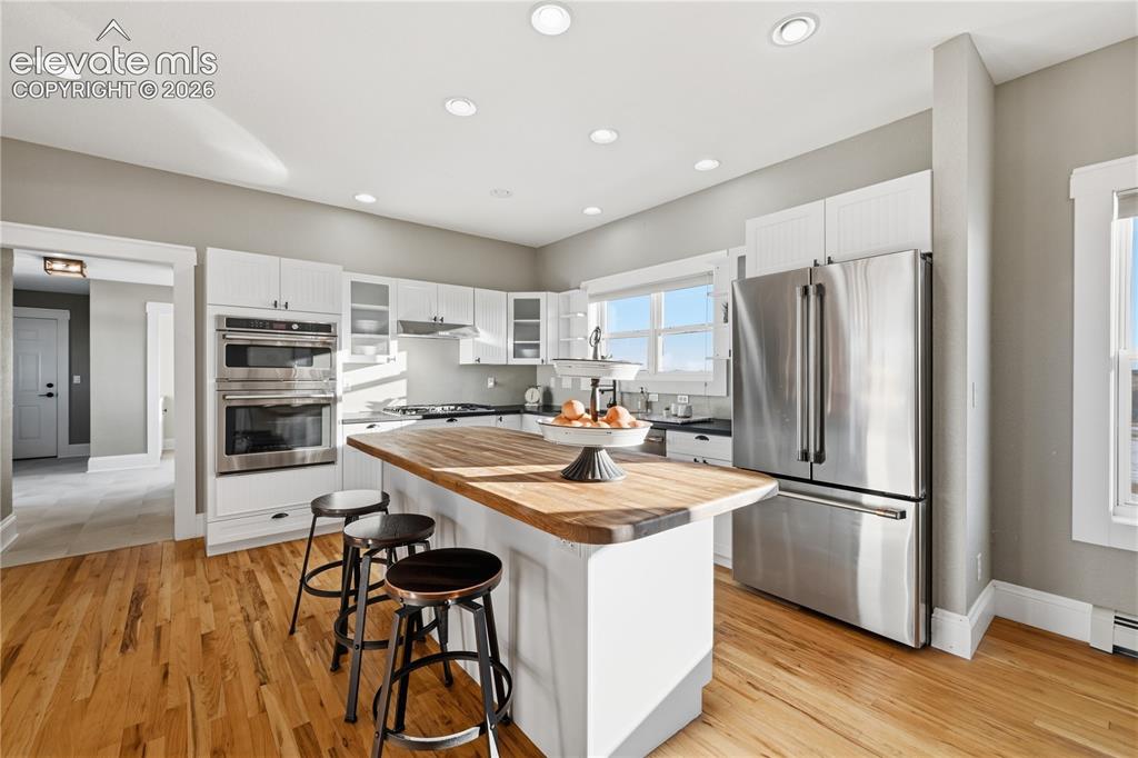 Image 17 of 50: Kitchen
