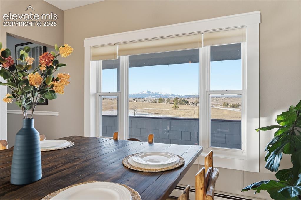 Image 18 of 50: Dining Area