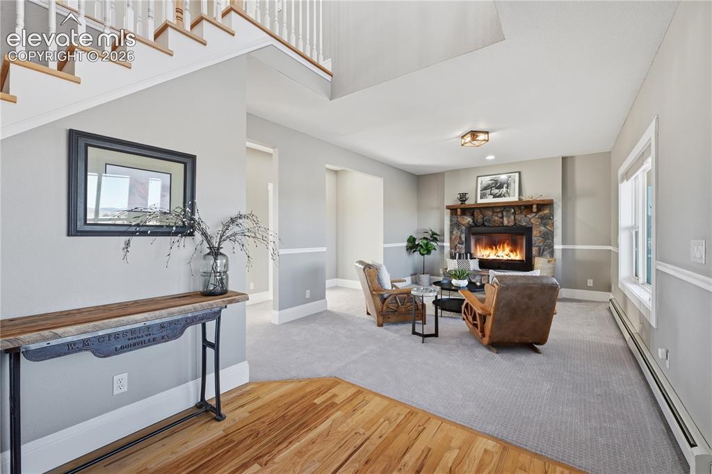 Image 9 of 50: Living Room
