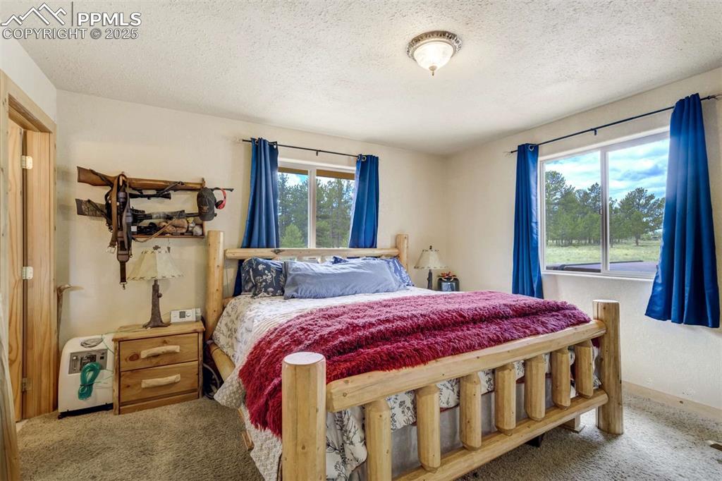 Image 16 of 50: Bedroom
