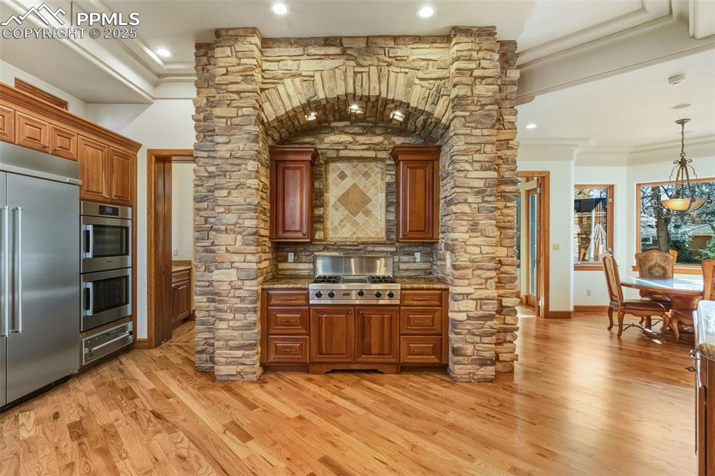 Image 17 of 50: Kitchen