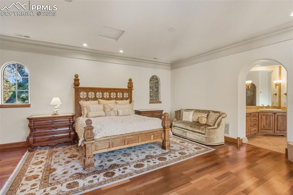 Image 23 of 50: Upper Primary Suite