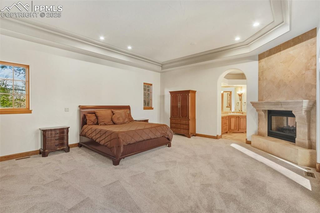 Image 26 of 50: Main Primary Suite