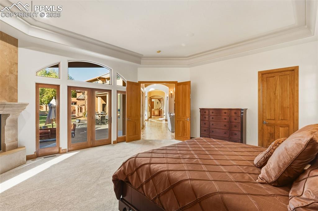 Image 28 of 50: Main Primary Suite