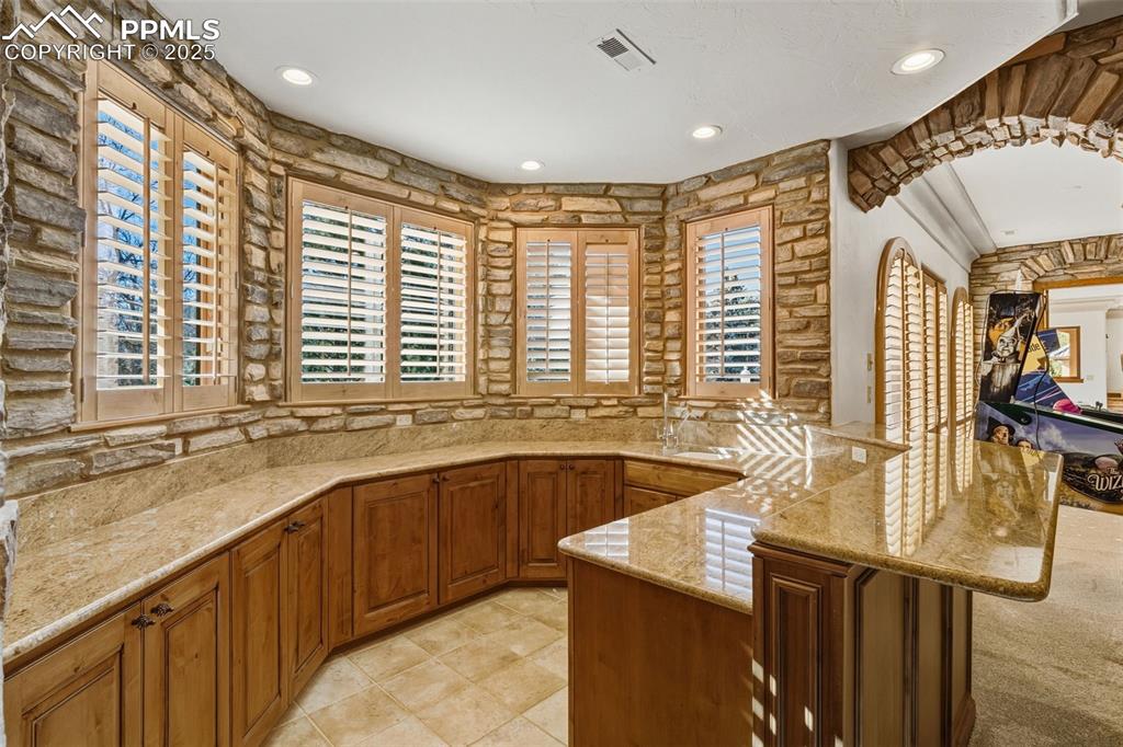 Image 35 of 50: Upper Wet Bar