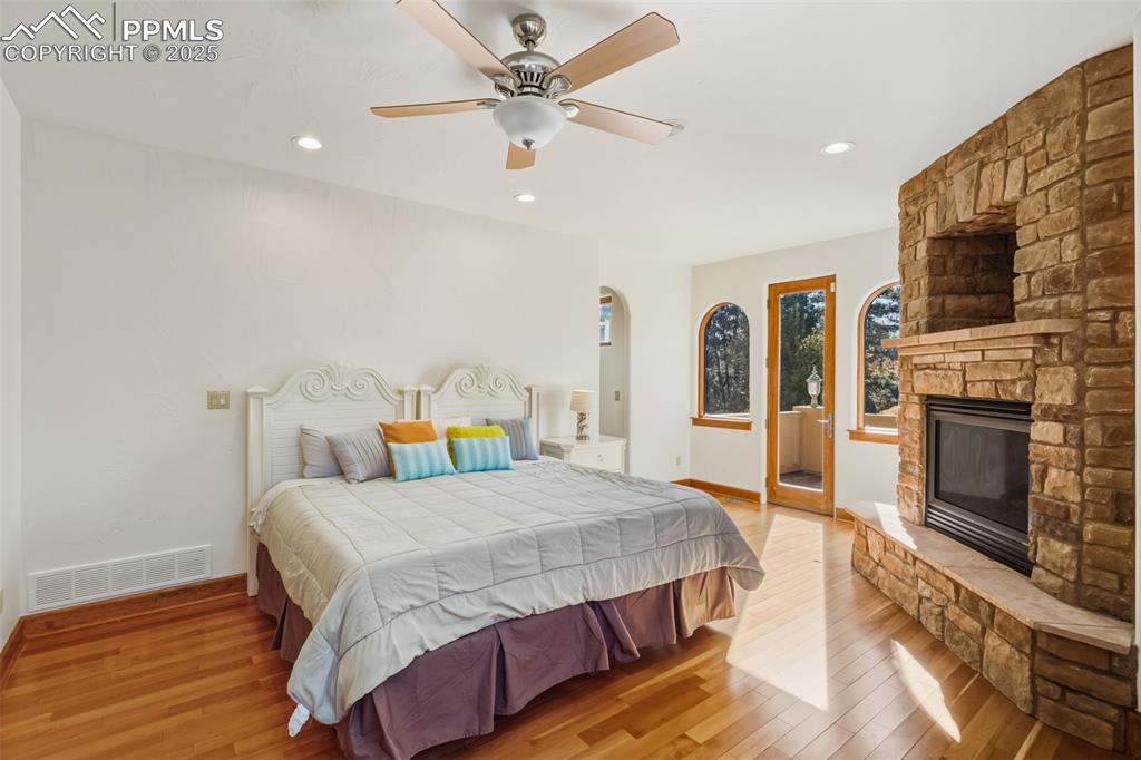 Image 40 of 50: Annex Bedroom Suite