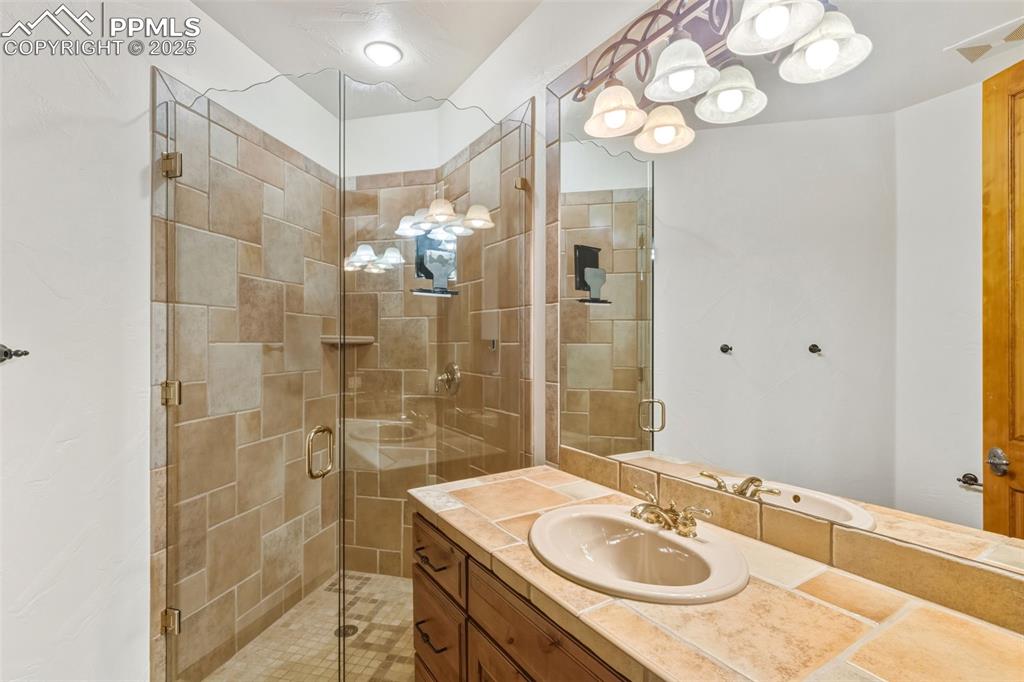 Image 42 of 50: Bathroom