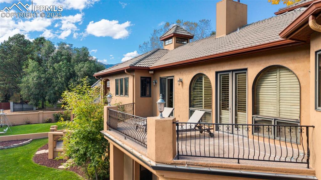 Image 5 of 50: Balcony