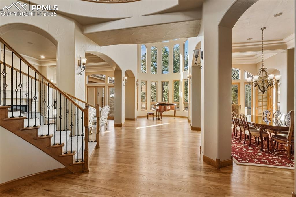 Image 7 of 50: Entry