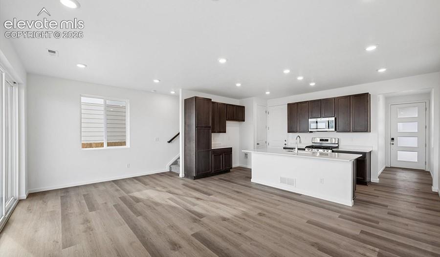 Image 10 of 23: Kitchen