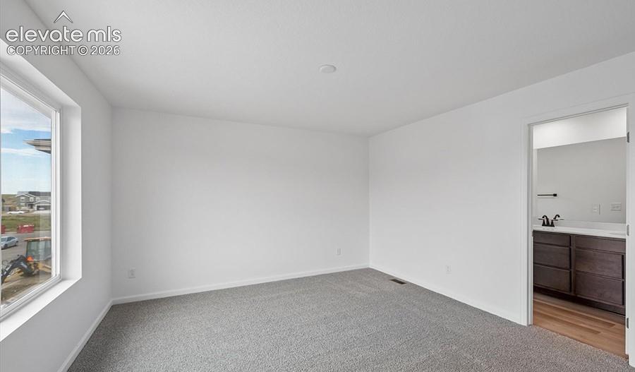 Image 15 of 23: Bedroom
