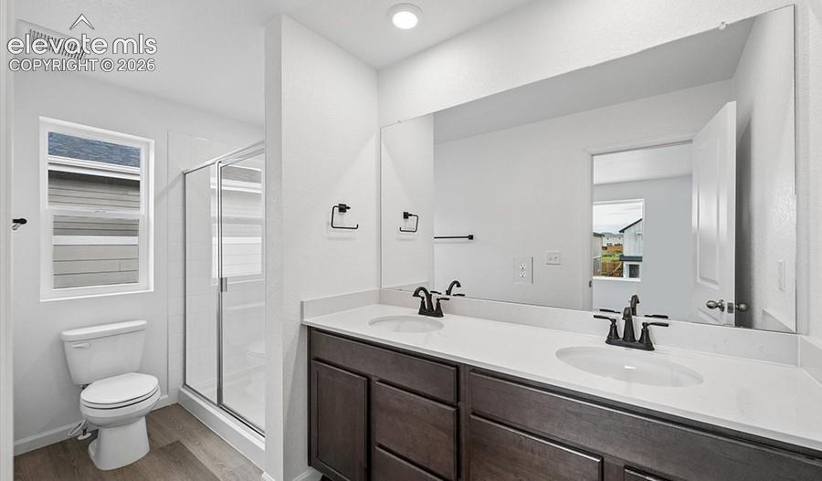 Image 16 of 23: Bathroom