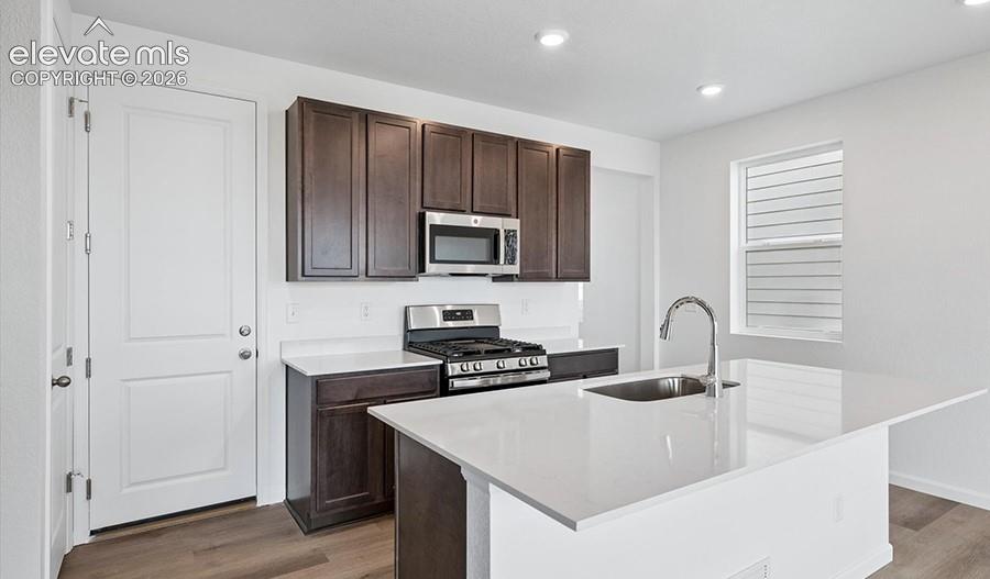 Image 7 of 23: Kitchen