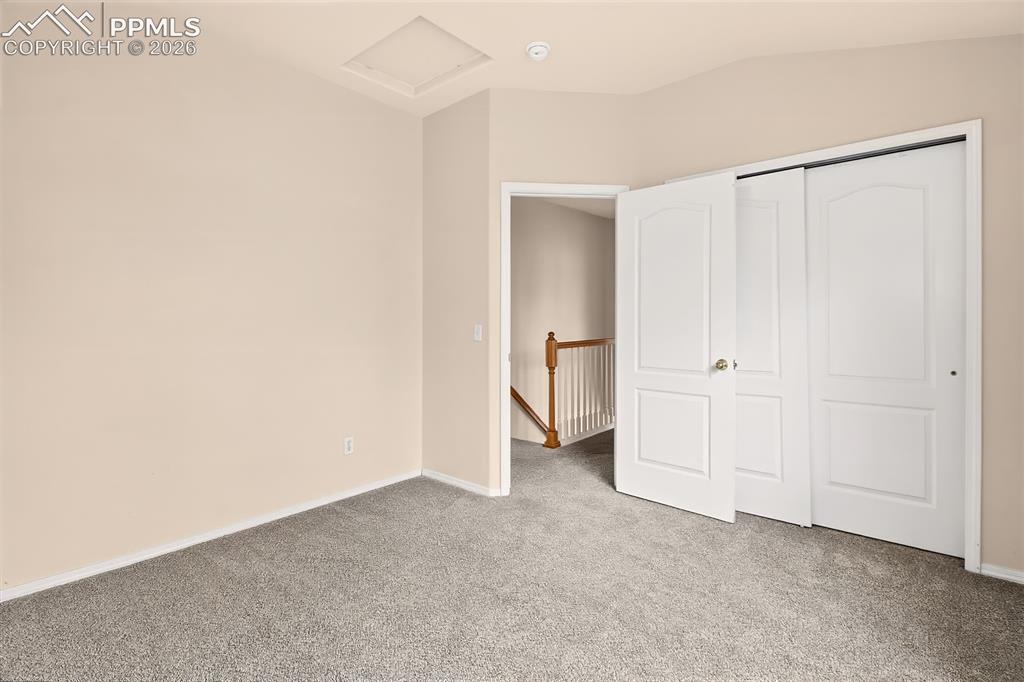 Image 19 of 31: Bedroom