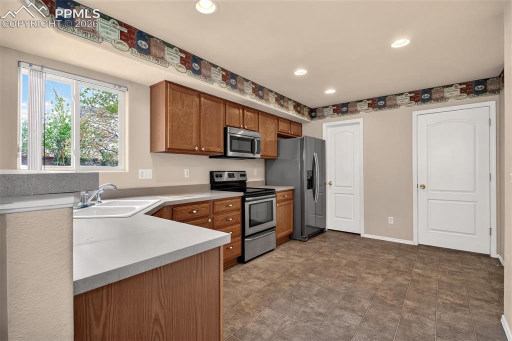 Image 8 of 31: Kitchen