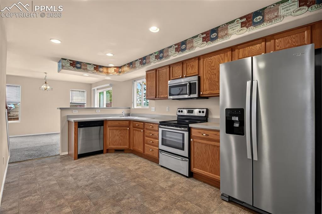 Image 9 of 31: Kitchen