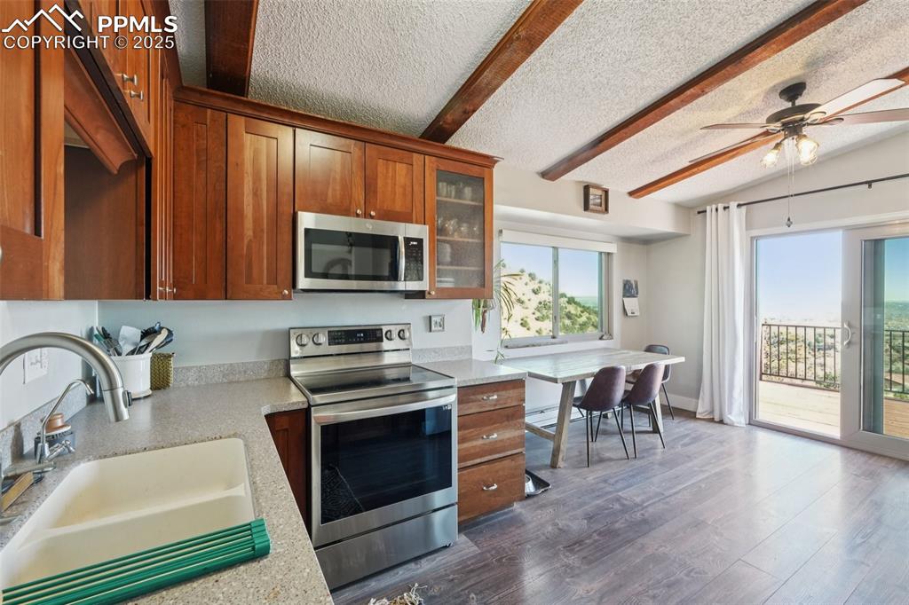 Image 10 of 38: Additional view of the kitchen looking out on to the deck!