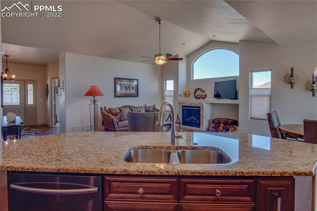 Listing 6090076, Image 12 of 34