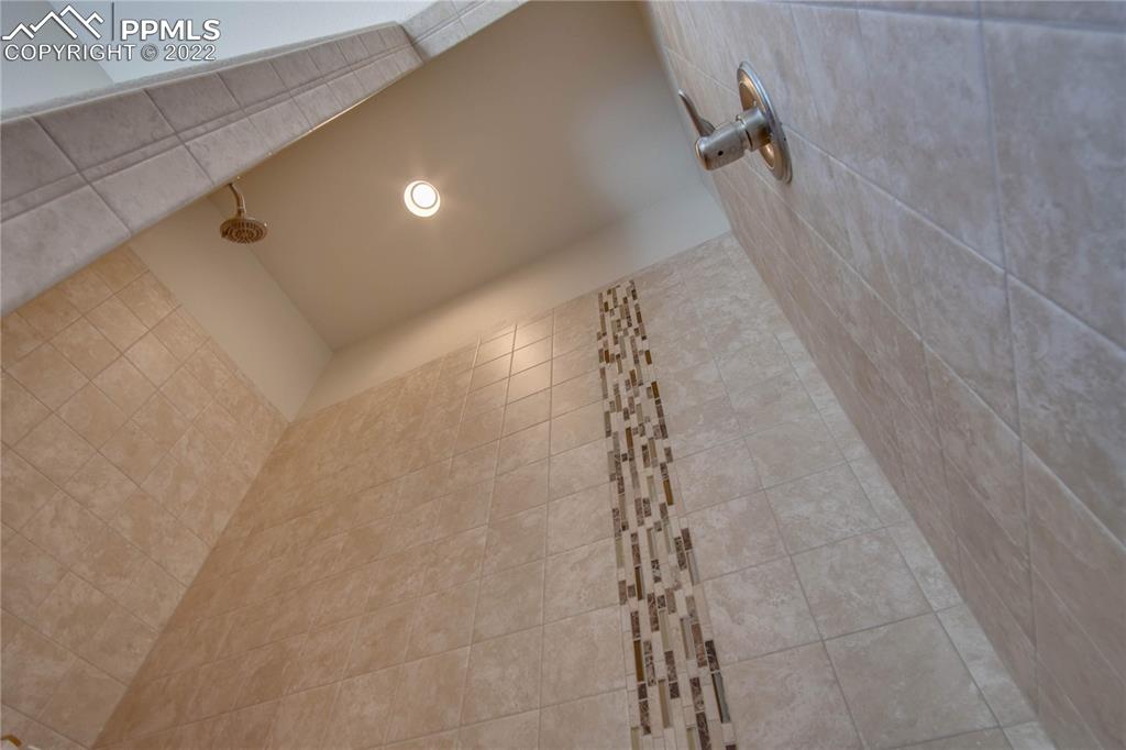 Listing 6090076, Image 29 of 34