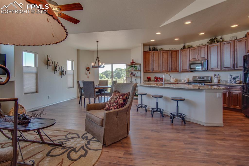 Listing 6090076, Image 6 of 34