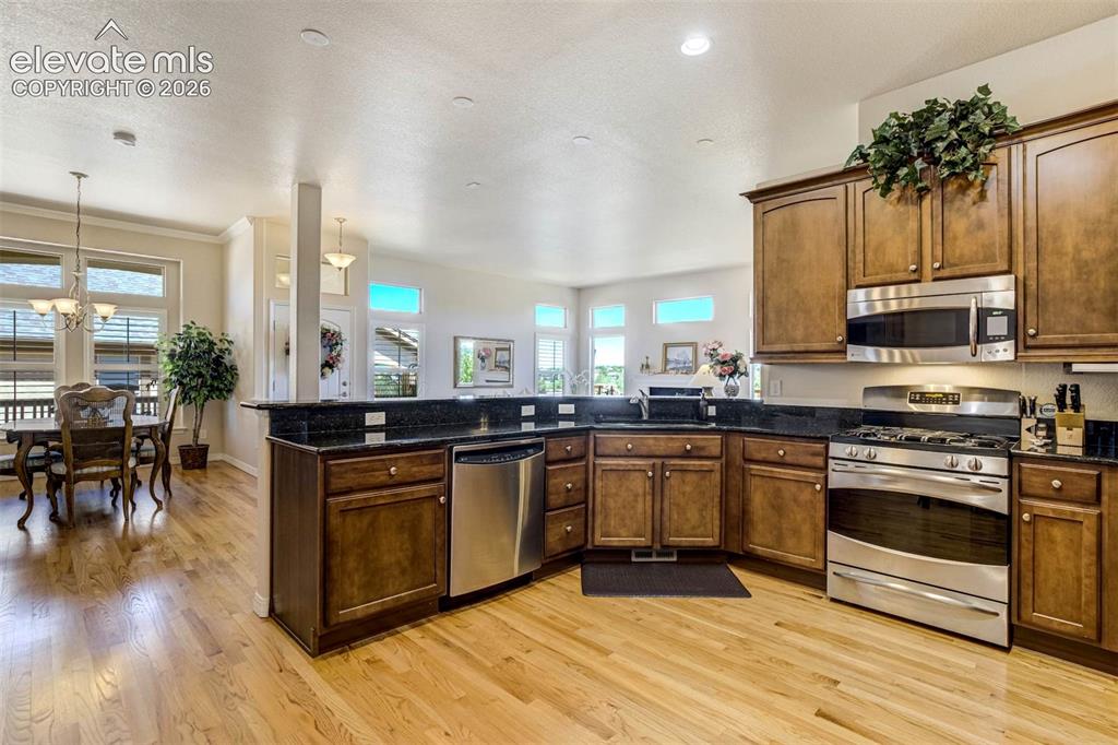 Image 12 of 40: Kitchen