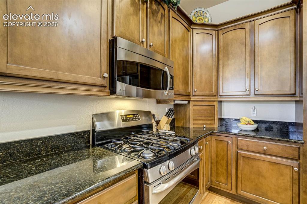 Image 13 of 40: Kitchen