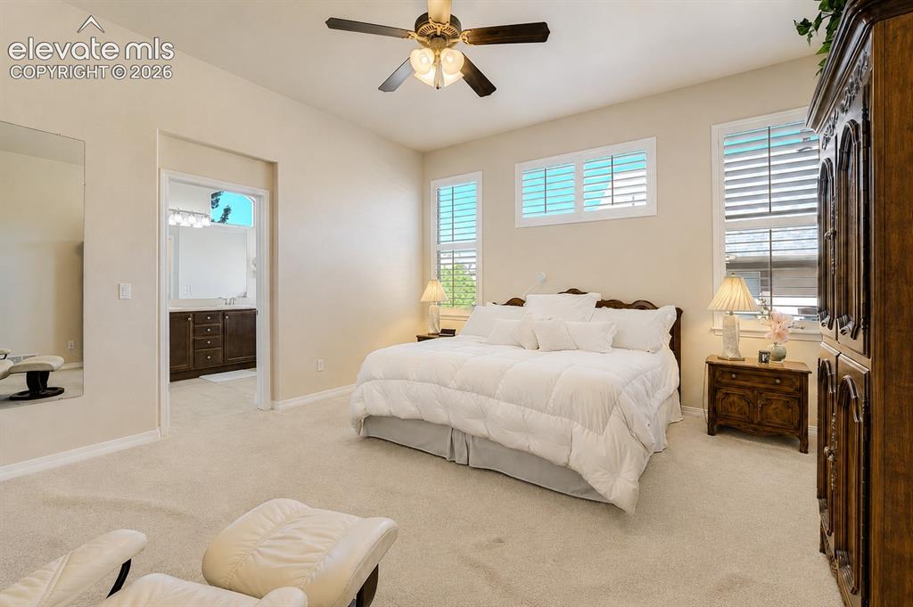 Image 14 of 40: Bedroom