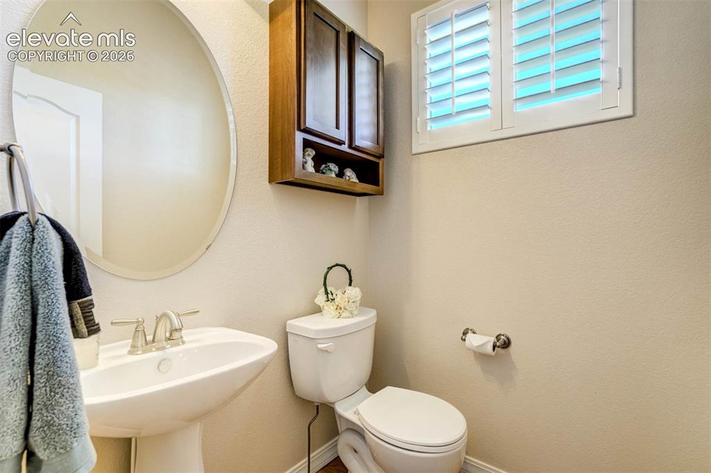 Image 18 of 40: Bathroom