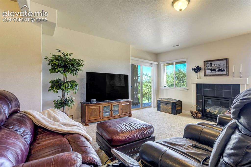 Image 19 of 40: Living Room
