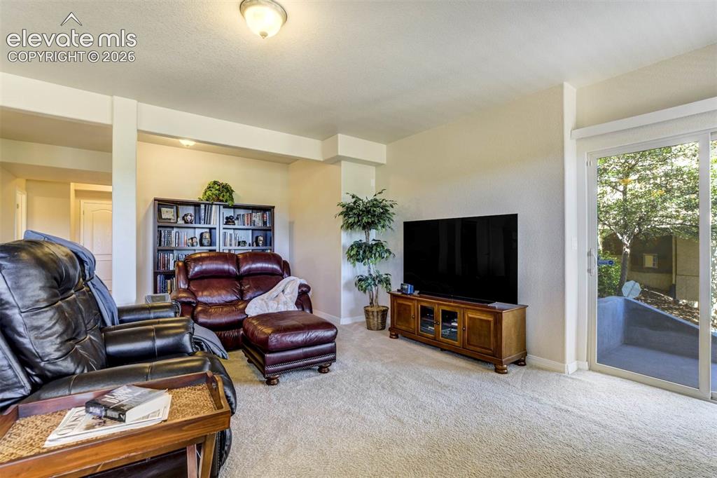 Image 21 of 40: Living Room