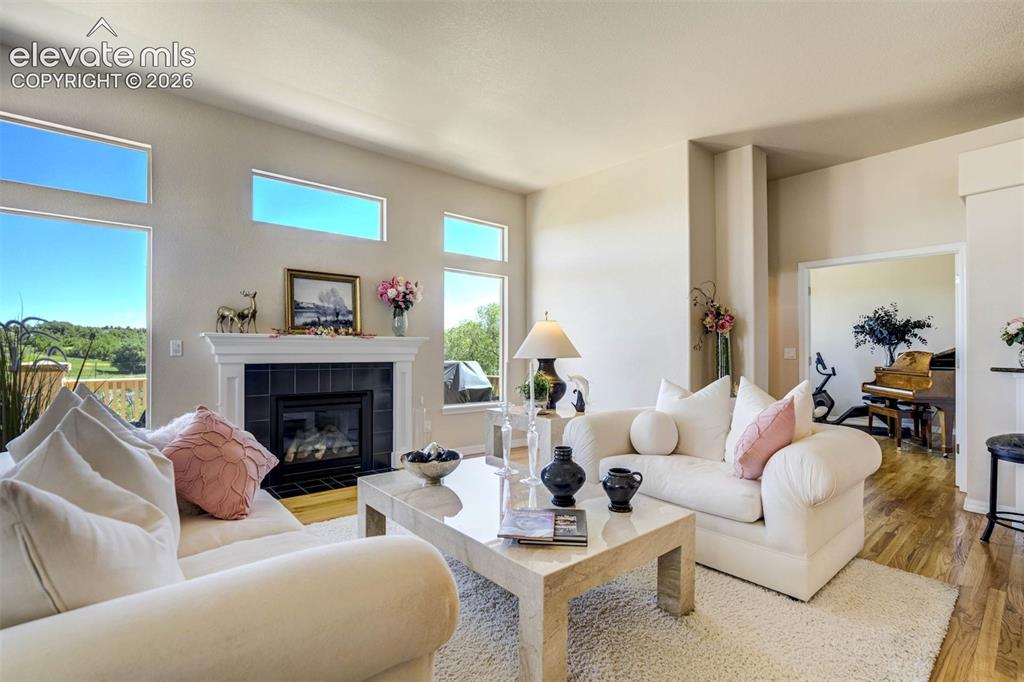 Image 8 of 40: Living Room