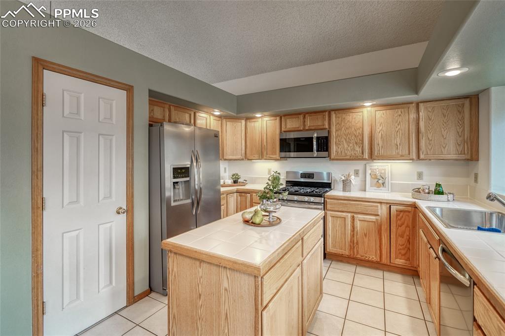 Image 12 of 49: Kitchen