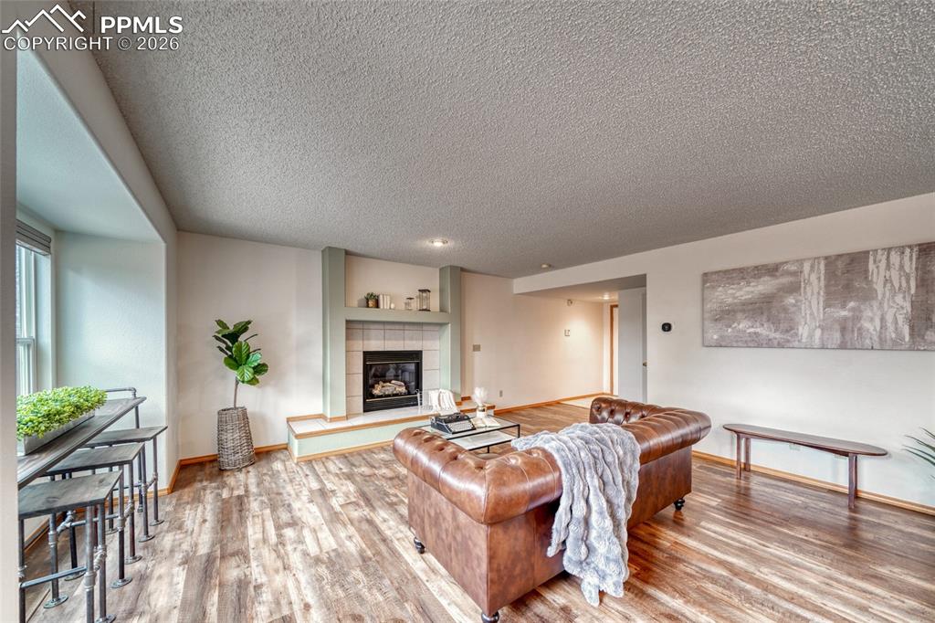 Image 16 of 49: Living Room