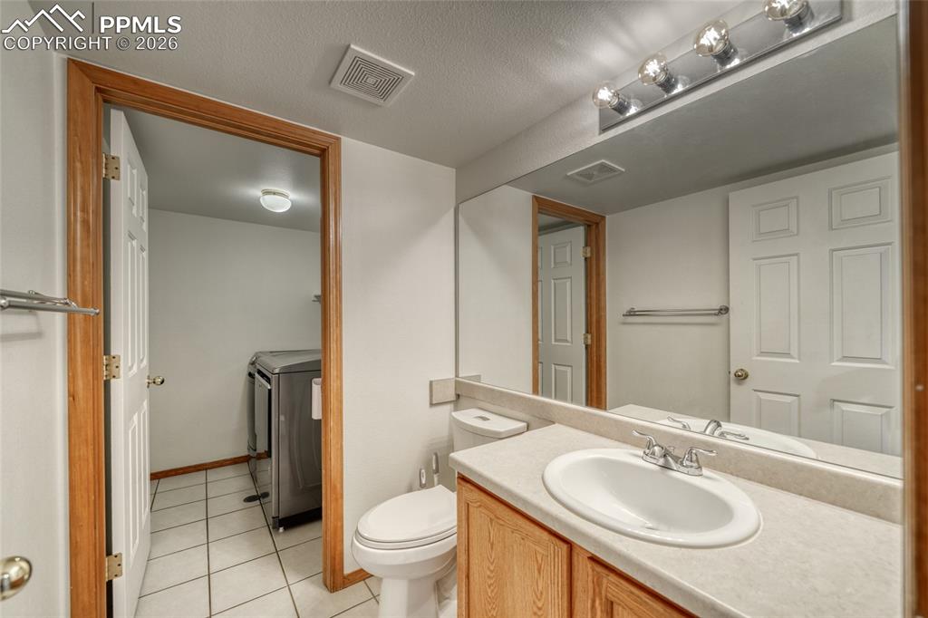 Image 20 of 49: Bathroom