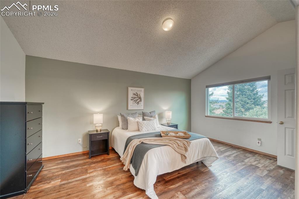 Image 22 of 49: Bedroom