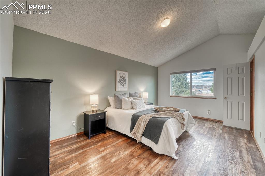 Image 23 of 49: Bedroom