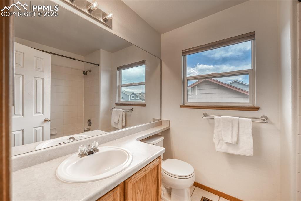 Image 32 of 49: Bathroom